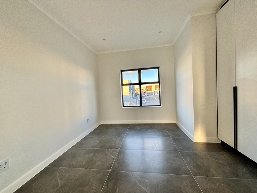 To Let 4 Bedroom Property for Rent in Sandown Western Cape